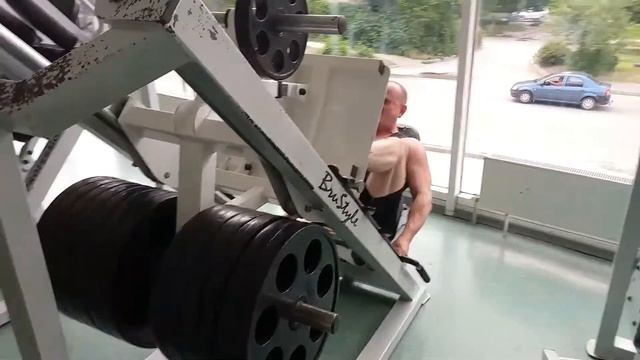 Жим ногами 300кг на 10 повторений к своему пятидесятилетию. смотреть онлайн