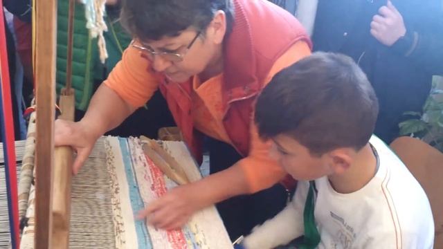 Elevii învață să țeasă la război - Scoala Altfel @ Tradiții Textile смотреть онлайн