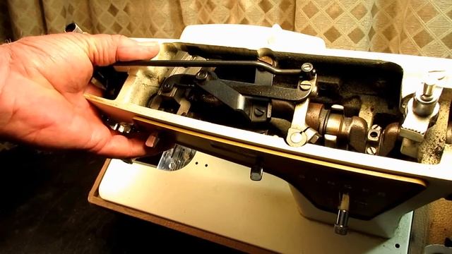 Introducing Stella, a Singer Model 237 Fashion Mate Sewing Machine, Pre-restoration. смотреть онлайн