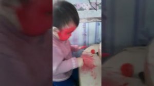 Приколы с детьми: Ребенок в помаде
