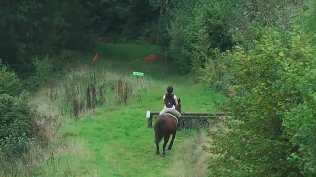 XC Training with Chloe and Freya смотреть онлайн