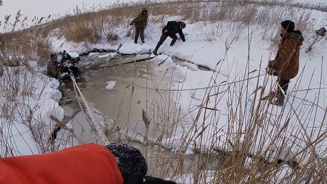 СПАСЕНИЕ СНЕГОХОДА! Как достать СНЕГОХОД со дна реки? ПОМОЩЬ в СПАСЕНИИ УТОПЛЕННИКА Река ИРМЕНЬ. SOS смотреть онлайн