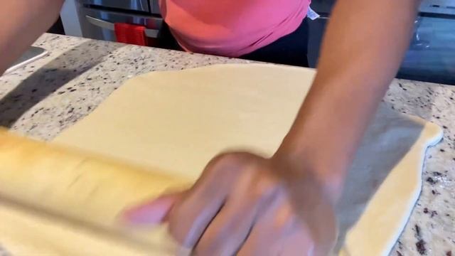 Easy to make cinnamon rolls #fall #shortsnotice смотреть онлайн