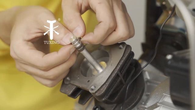 TXED01 series compressor--How to change the second piston rings смотреть онлайн