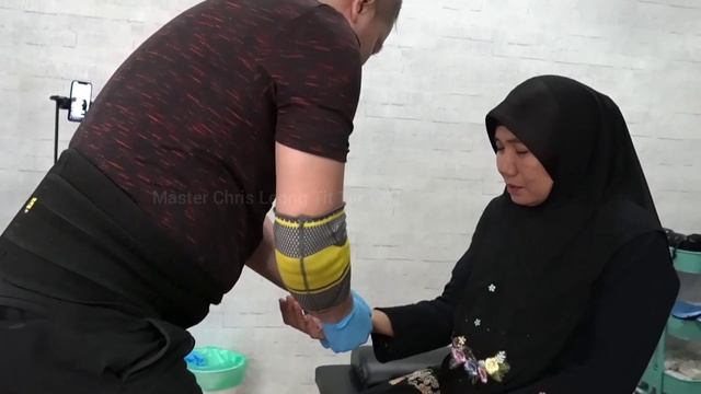Thumb injury With The Clm Tit Tar Method After Treatment Is Performed By Master Chris Leong смотреть онлайн