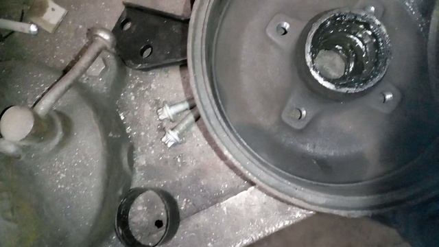 антиремонт, ролики подшипника заклинили тормозной барабан. смотреть онлайн