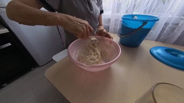 пока муж мастерит я пеку пирожки что он там опять мутит смотреть онлайн