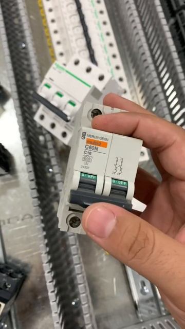 قاطع MCB смотреть онлайн