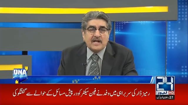 Anchors Slip From Chairs During Live Show | PJ Mir Ko Iftikhar Ahmed Se Hath Milana Mehnga Par Gaya смотреть онлайн