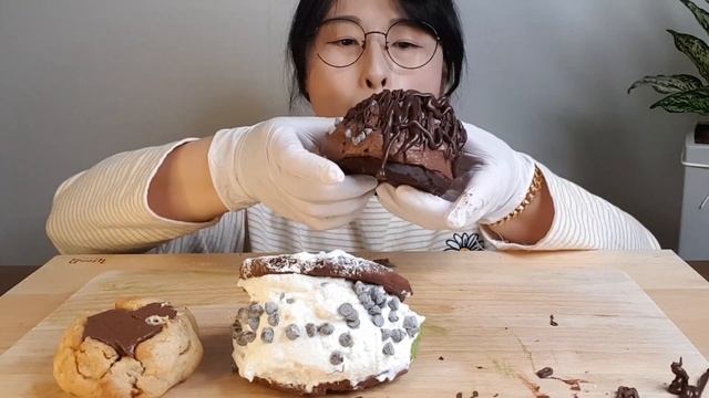 SUB)CREAM BREAD😍크림 와랄라~ 플레인, 녹차, 초코, 인절미 크림 쿠키 디저트 먹방/CREAM COOKIE DESSERT Mukbang/クリームクッキー смотреть онлайн
