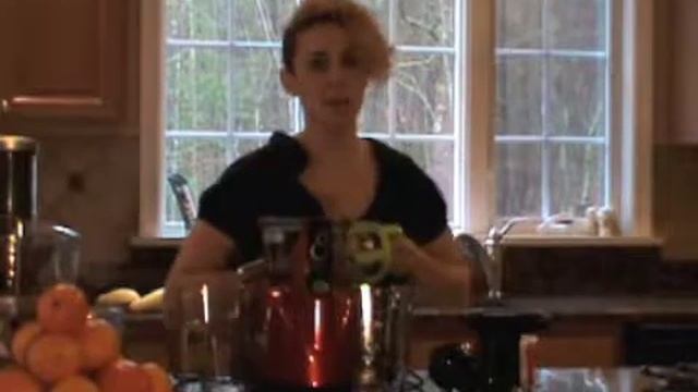 Kuvings 940 Juicer Review - Vertical Masticating Juicer смотреть онлайн