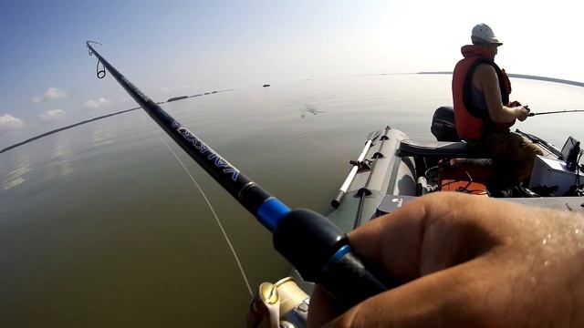 В поисках крупного судака и окуня на водохранилище смотреть онлайн