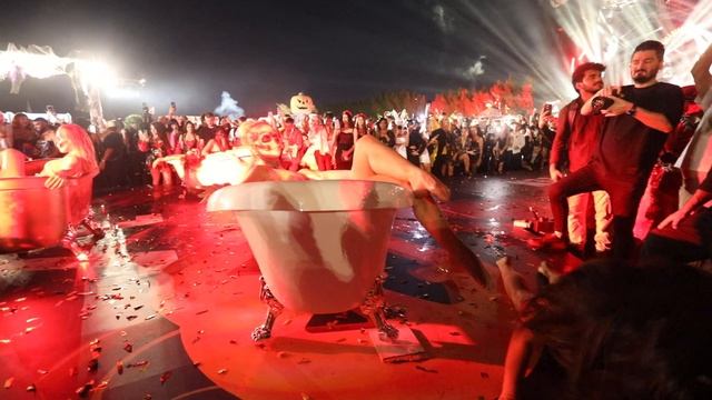 Halloween themed Bath Dance show смотреть онлайн