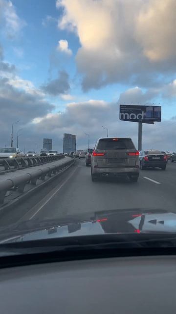 Как этому водителю тяжело управлять машину в городе смотреть онлайн