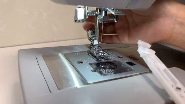 (Ep7) របៀបស្រេះរុណឡេវ buttonhole- Singer Heavy duty 4423 смотреть онлайн