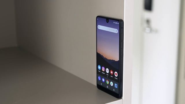 72 Hours with the Essential Phone Review! (With Camera Samples) смотреть онлайн