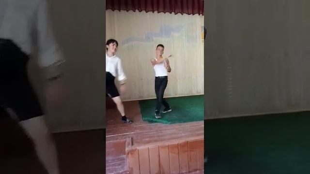 MAKTAB QIZLARI MAKTABDA SHARMANDA VIDEO смотреть онлайн