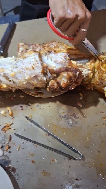Пробую кракодила во Вьетнаме. Очень странный вкус. смотреть онлайн