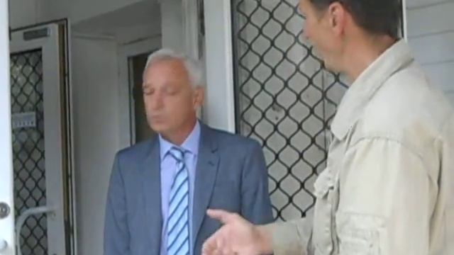 КЛІТКА ДЛЯ ПАЦКАНА ТРІСНУЛА смотреть онлайн