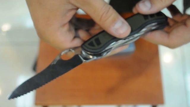 Нож Victorinox Military One Hand 0.8461.MWCH