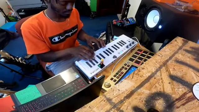 Ableton Live / Bass / Tetra synth смотреть онлайн