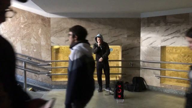 Битбокс в Минском метро в переходе в час-пик смотреть онлайн