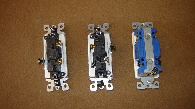 Light Switches смотреть онлайн