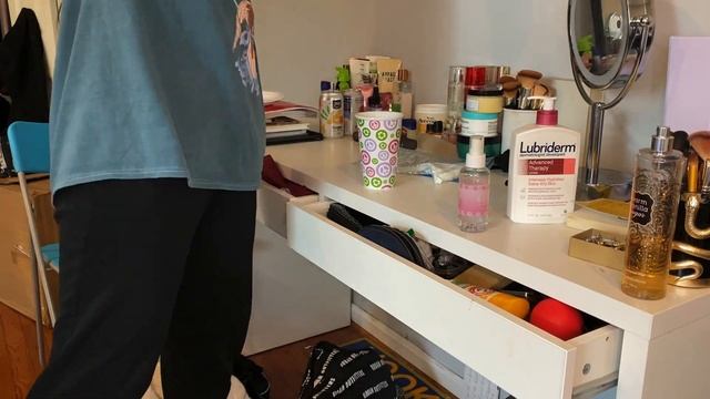 DEEP CLEANING MY EXTREMELY MESSY BEDROOM (2020 summer clean with me) смотреть онлайн