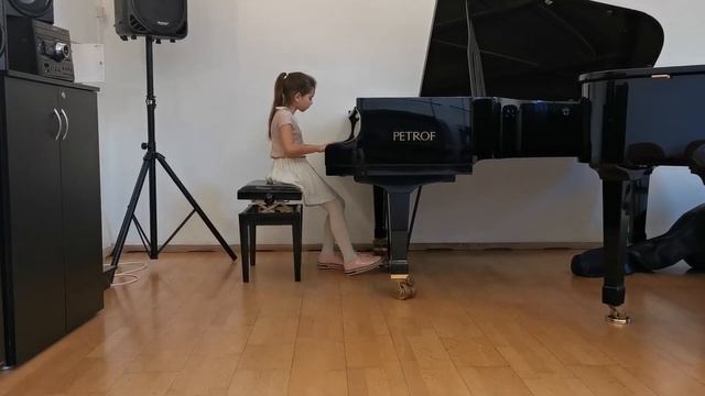 Кирикова Анна, 3 класс Р. Шуман"Смелый наездник" смотреть онлайн