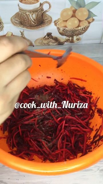 Свекольный салат за 5 минут. Приготовим салат из свеклы . смотреть онлайн