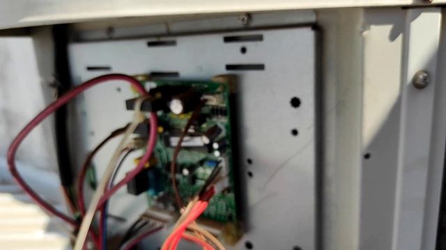 Condensadora não funciona, piso teto Komeco 60.000, código de erro na placa смотреть онлайн