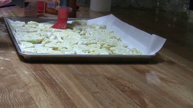 Easy Cheesy Baked Cauliflower Steaks - Low Carb and Delicious смотреть онлайн