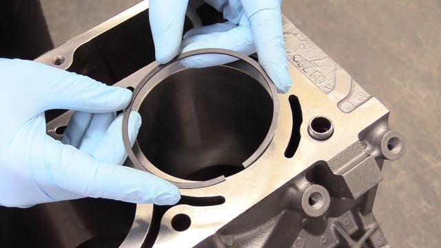 How to Build a 5.3L LS LM7 V8 - Part 5: Putting Pistons in the Engine! смотреть онлайн