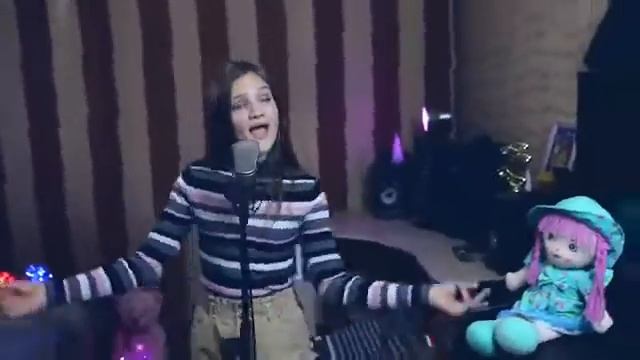 ВТЮРИЛАСЬ Ксения Левчик cover ДОРА смотреть онлайн