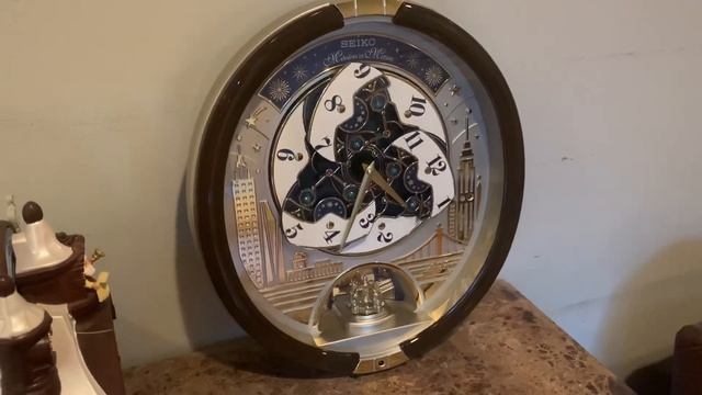 Seiko QXM382BRH смотреть онлайн