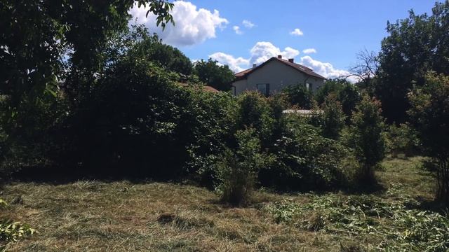 Почистване и косене на изоставена сграда, трафопост на ЧЕЗ и имот смотреть онлайн