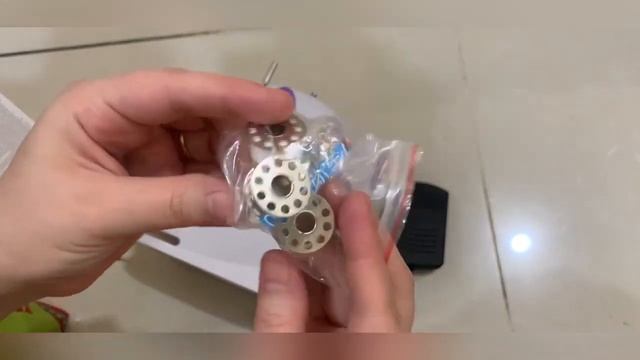 Mini sewing machine model: SM-201 unboxing 😍 смотреть онлайн