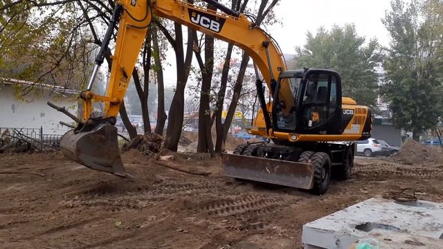Колесный экскаватор JCB JS175W в работе в Киеве смотреть онлайн