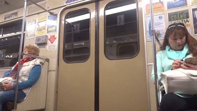 Метро ў Мінску. Сіняя лінія. Перагон: Пятроўшчына - Міхалова смотреть онлайн