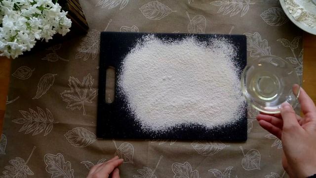 ВСЕГО ЛИШЬ ДВА ИНГРЕДИЕНТА И ХРУСТЯЩИЙ АРОМАТНЫЙ ХЛЕБ 🍞 У ВАС НА СТОЛЕ! #хлеб #хлебвдуховке смотреть онлайн