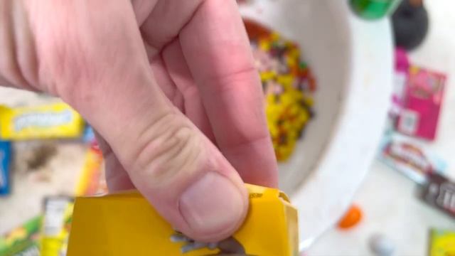 Will it Flush? Candy, M&Ms, Skittles, Reeses, Fanta, Coca Cola, Pepsi, Coffee, Mentos, Sprite смотреть онлайн