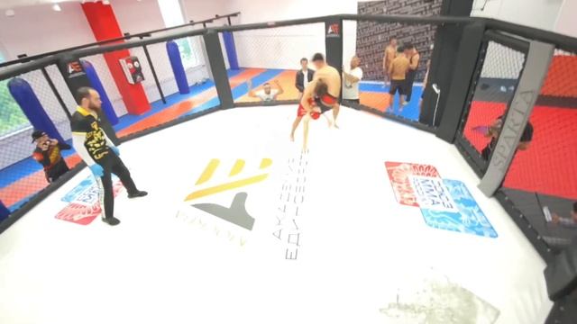 UFL-13 Москва | Бой по ММА в весе до 61кг смотреть онлайн