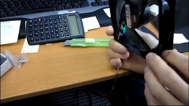 Coolermaster R4 Series 120mm LED Cooling Fans Blue & Green Unboxing & First Look Linus Tech Tips смотреть онлайн