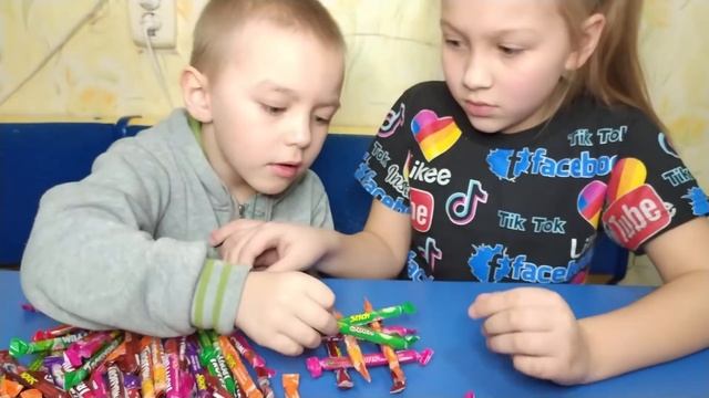 24 ЧАСА ЧЕЛЛЕНДЖ .СТРОИМ БАШНЮ ИЗ КОНФЕТ.НАША ПИЗАНСКАЯ БАШНЯ смотреть онлайн