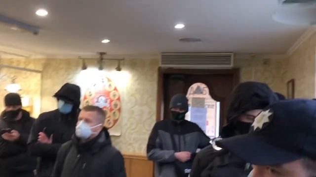 90-е в Харькове: рейдерский захват помещения булочной смотреть онлайн