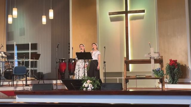 Люди в мире желают найти утешение|| Христианская песня смотреть онлайн