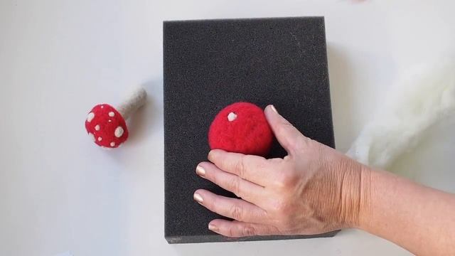 DIY :: Big Needle Felted Toadstools смотреть онлайн