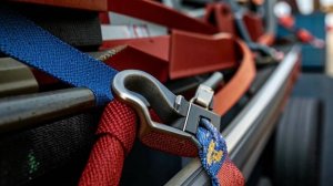 КАК ПОЛЬЗОВАТЬСЯ СТЯЖНЫМ АВТОМОБИЛЬНЫМ РЕМНЕМ. ПРАВИЛА КРЕПЛЕНИЯ ГРУЗА НА КРЫШЕ АВТОМОБИЛЯ.