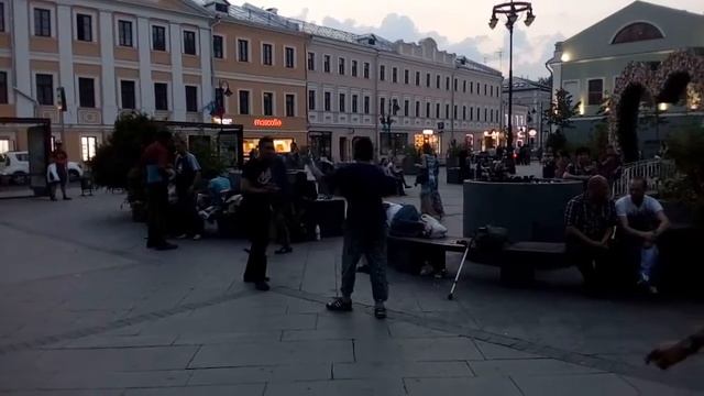Весёлый РОКЕНРОЛЬЩИК смотреть онлайн