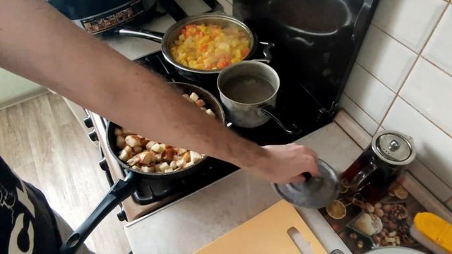 Shorts Реальный завтрак 24 - Крем суп Пражский с чесночными гренками смотреть онлайн